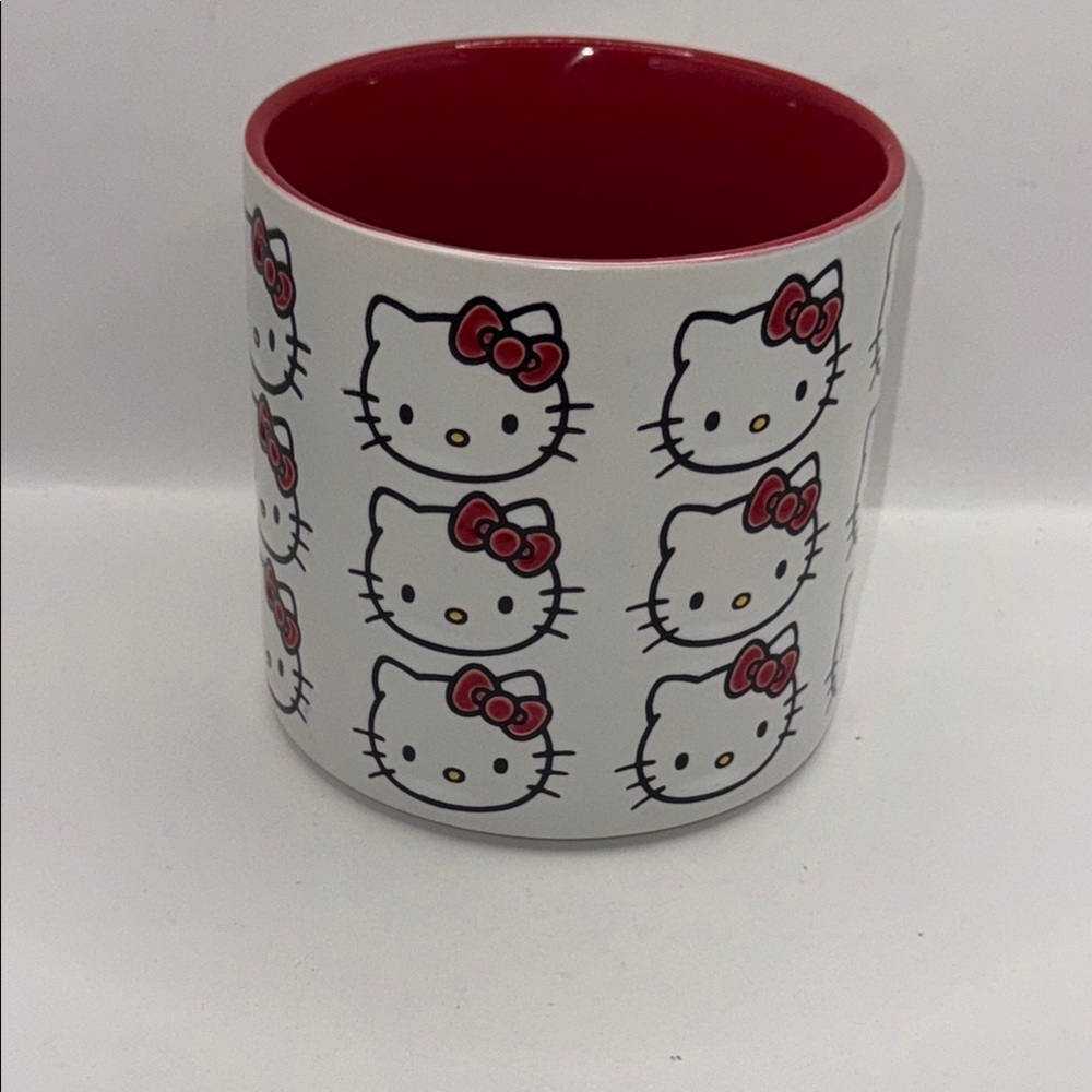 Hello Kitty White and Red planter - Picture 1 of 5